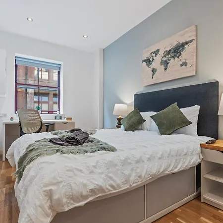 Spacious Flat - Sleeps 8 - Centre Apartment *