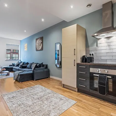 Apartment Spacious Flat - Sleeps 8 - Centre *